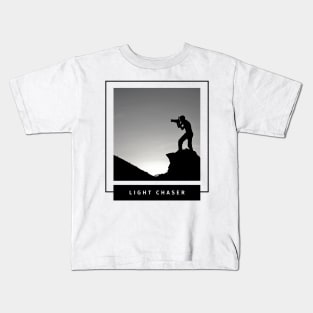 Light chaser photographer and sunset design with mountains for nature photographers Kids T-Shirt